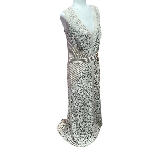 Tadashi Shoji-Lace V-Neck Gown with Pintuck Jersey Piping-Size Large - Picture 6 of 12